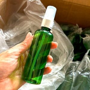 43 plastic amber cosmetic use bottles with spay 100 ml New